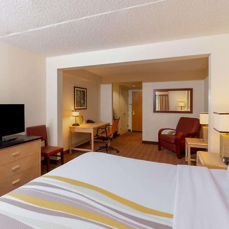 La Quinta By Wyndham Garden City Phòng bức ảnh