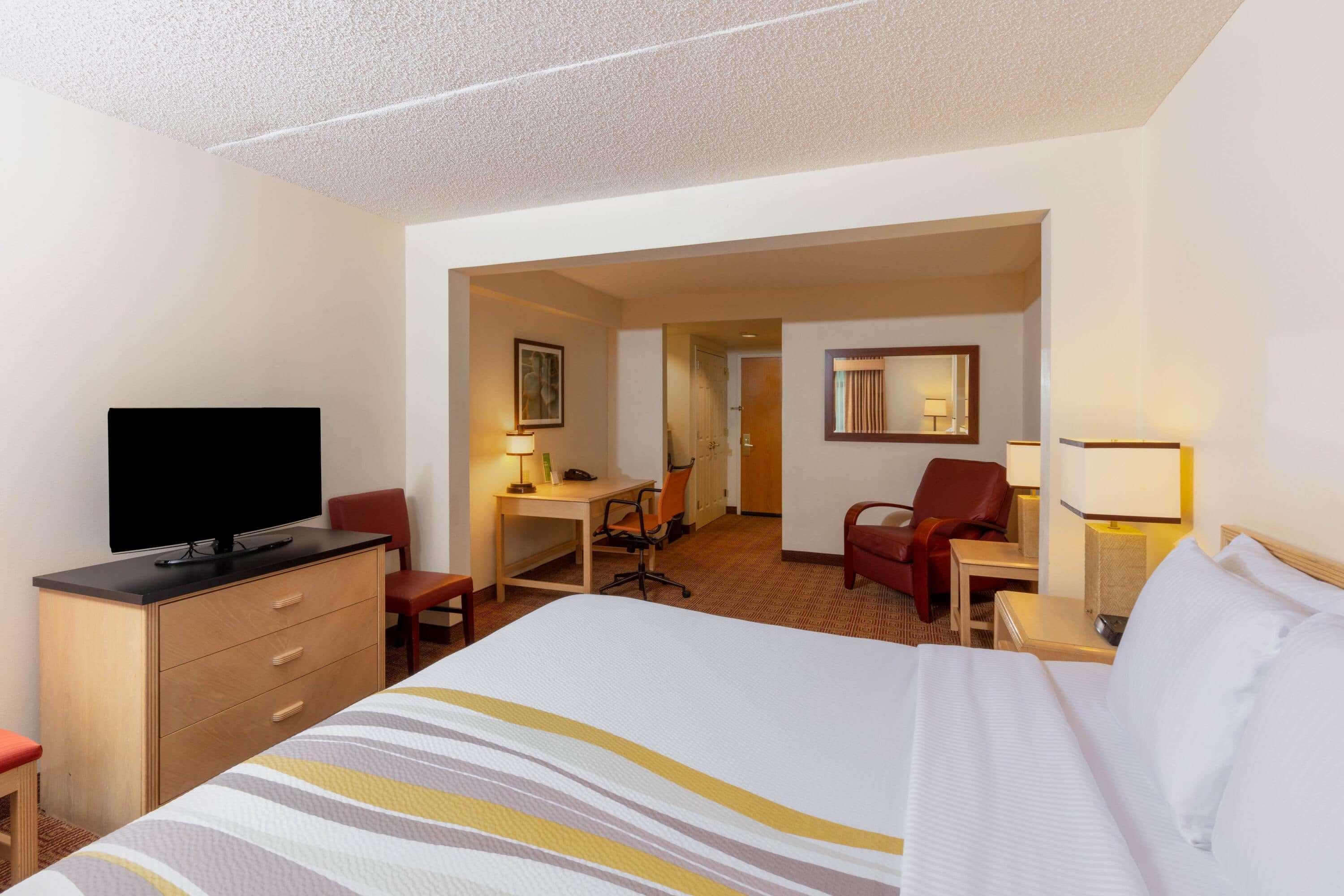 La Quinta By Wyndham Garden City Phòng bức ảnh